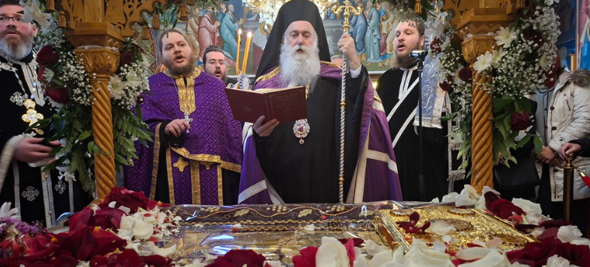 Η Αποκαθήλωση στην Ι. Μητρόπολη Κορίνθου